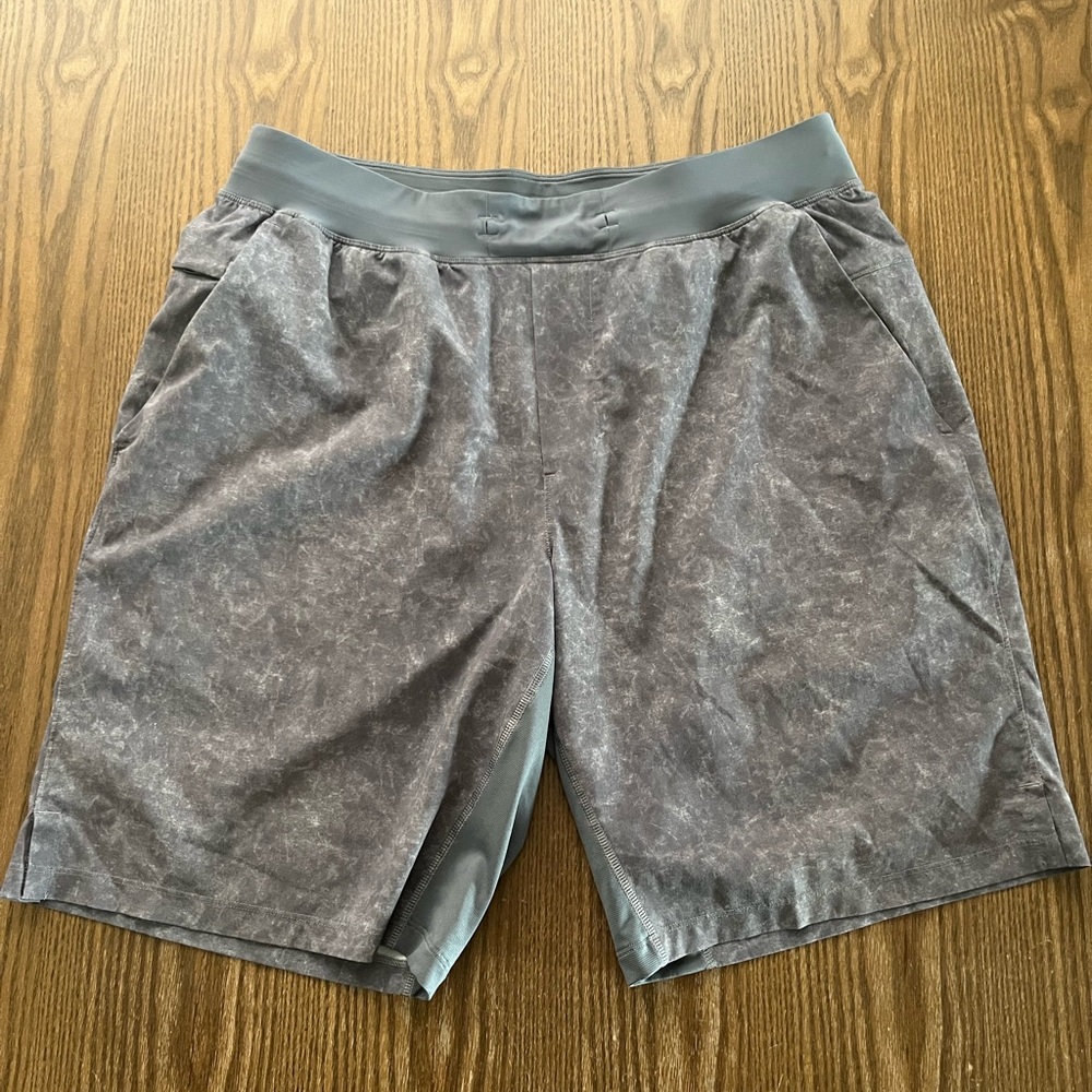 lululemon athletica Men's Gray Athletic Shorts size large